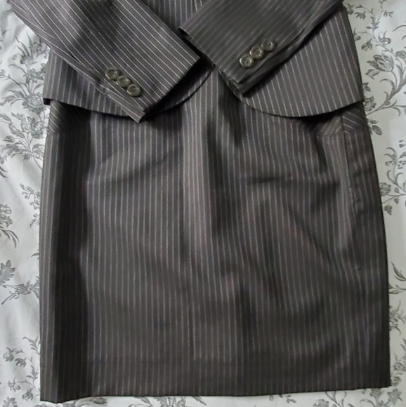 Women's Franco Mirabelli suit. - Picture 3 of 8